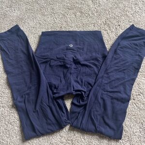 Navy lulu leggings, size 2, pilling in crotch area
